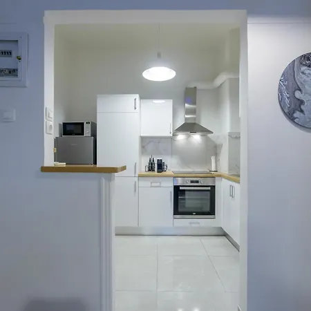 Fully Renovated Flat In Prime Location Apartment