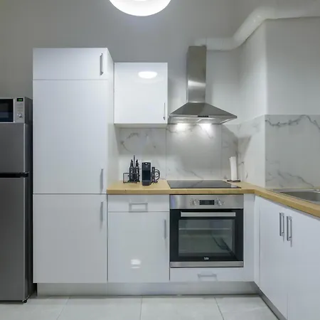 Fully Renovated Flat In Prime Location