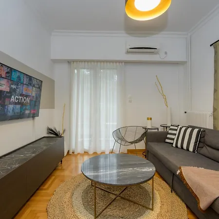 Fully Renovated Flat In Prime Location *