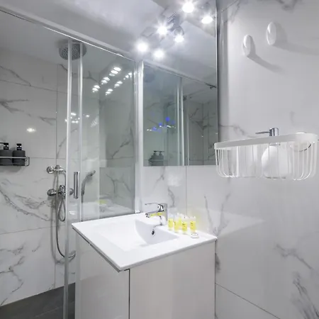 Fully Renovated Flat In Prime Location Athens