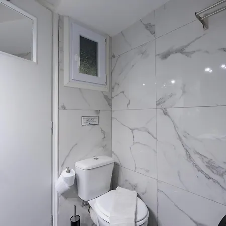 Fully Renovated Flat In Prime Location *