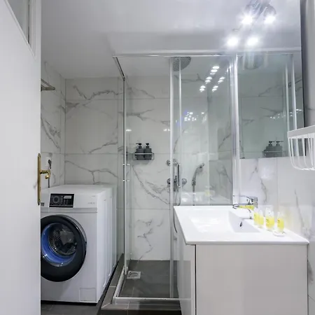 Fully Renovated Flat In Prime Location